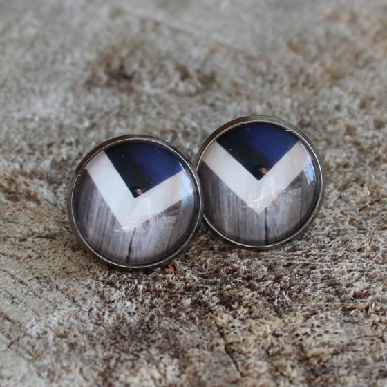 Arrow stud earrings