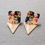 Boucles d'oreilles carré fleuri et triangle doré