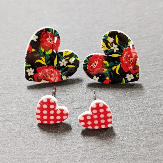 Duo de boucles d'oreilles coeur rouge pois blanc et coeur fleurs roses