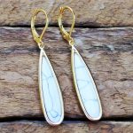 Boucles d'oreilles gouttes allongées blanches