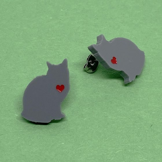 Boucles d'oreilles chat coeur gris