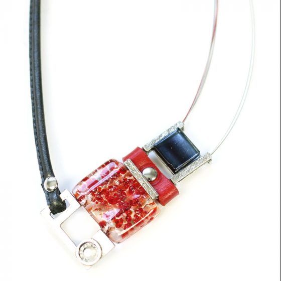 ''Contemporain'' red necklace