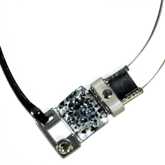 ''Contemporain'' black necklace