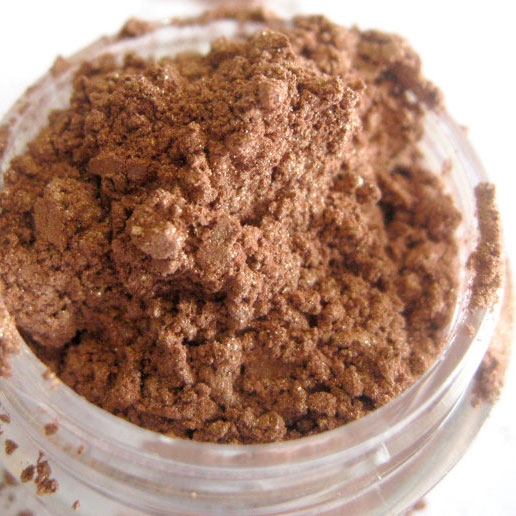 ''Chocolat au lait'' natural eyeshadow