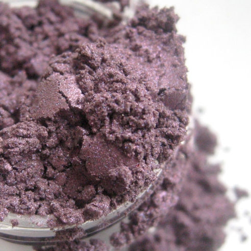 ''Prune'' natural eyeshadow