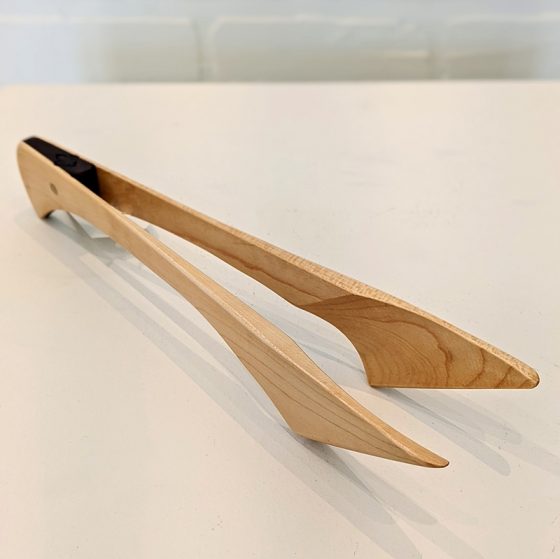 Pince en bois magnétique oiseau pour grille-pain Kikkerland marron