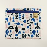 Sac à collation motifs bleus et roses moyen