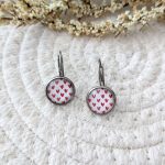 Boucles d'oreilles crochet blanc coeurs rouges