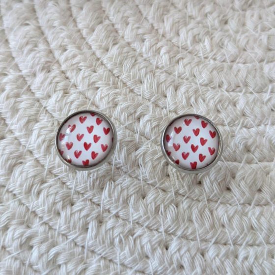 Boucles d'oreilles pin blanc coeurs rouges