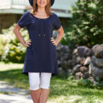 Navy blue ''quiscale'' tunic