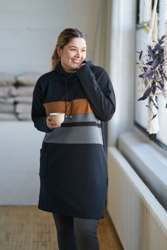 Black and mustard-yellow ''agate'' tunic-dress