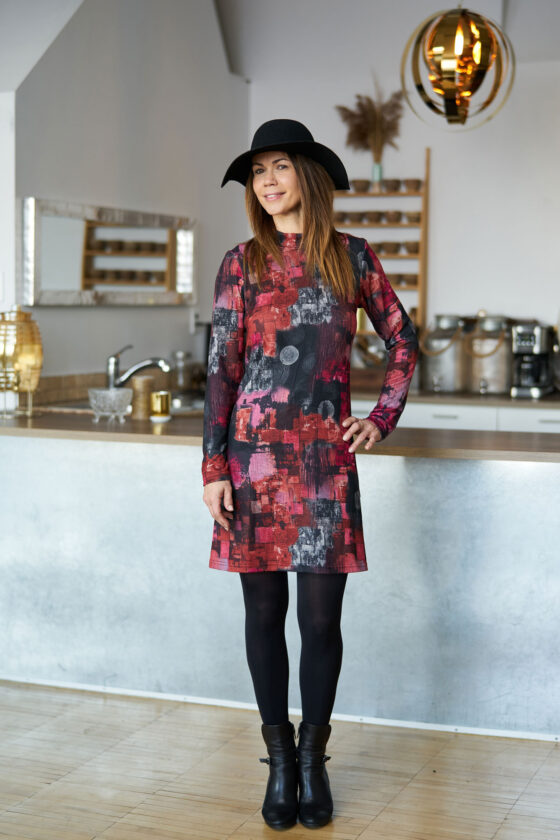 Robe rouge et cheap noire