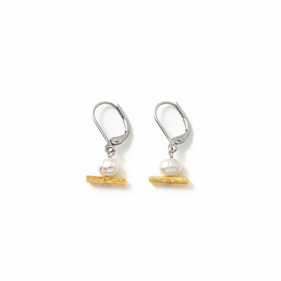 Abelia pearl & gold earrings