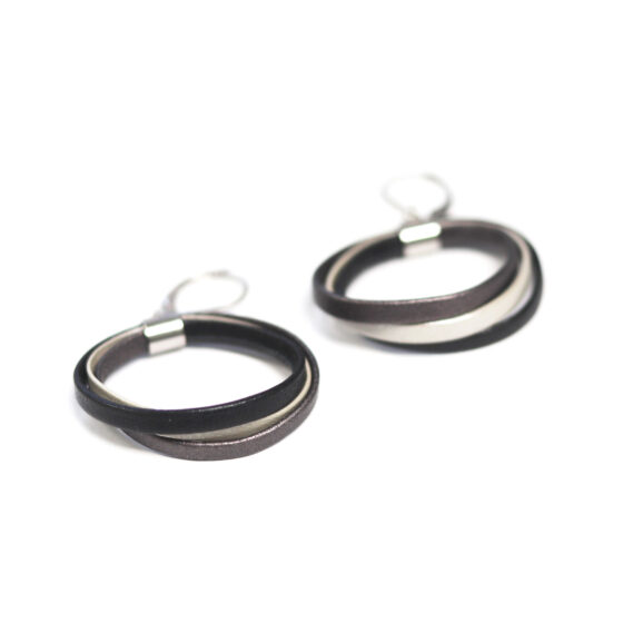 Boucles d'oreilles anneaux en cuir Noir