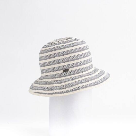 Ivory & navy Brizo hat