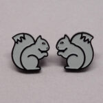 Boucle d'oreilles écureuil gris