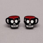Boucle d'oreilles tasse crâne noir