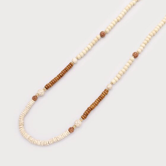 Long collier perles de bois et naturelles