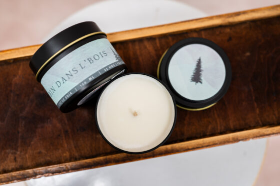 Chandelle de soja Bin dans l'bois