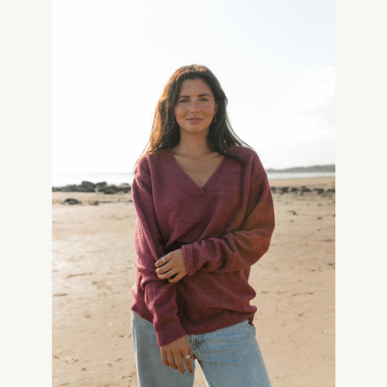 Pull en tricot éthique à encolure en V Framboise