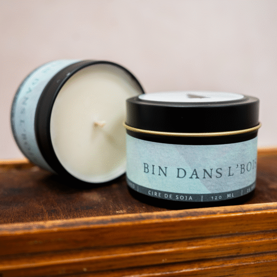 Chandelle de soja Bin dans l'bois