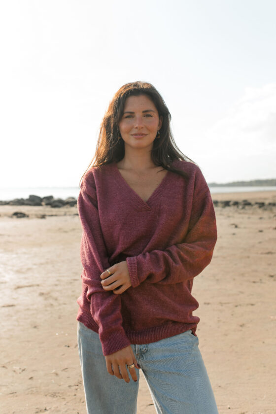 Pull en tricot éthique à encolure en V Framboise