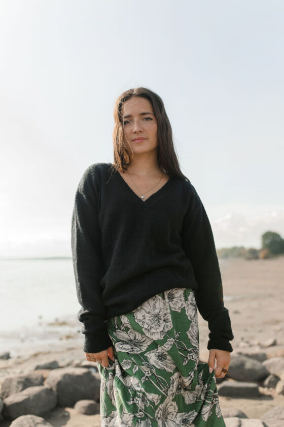 Pull en tricot éthique à encolure en V Noir minuit