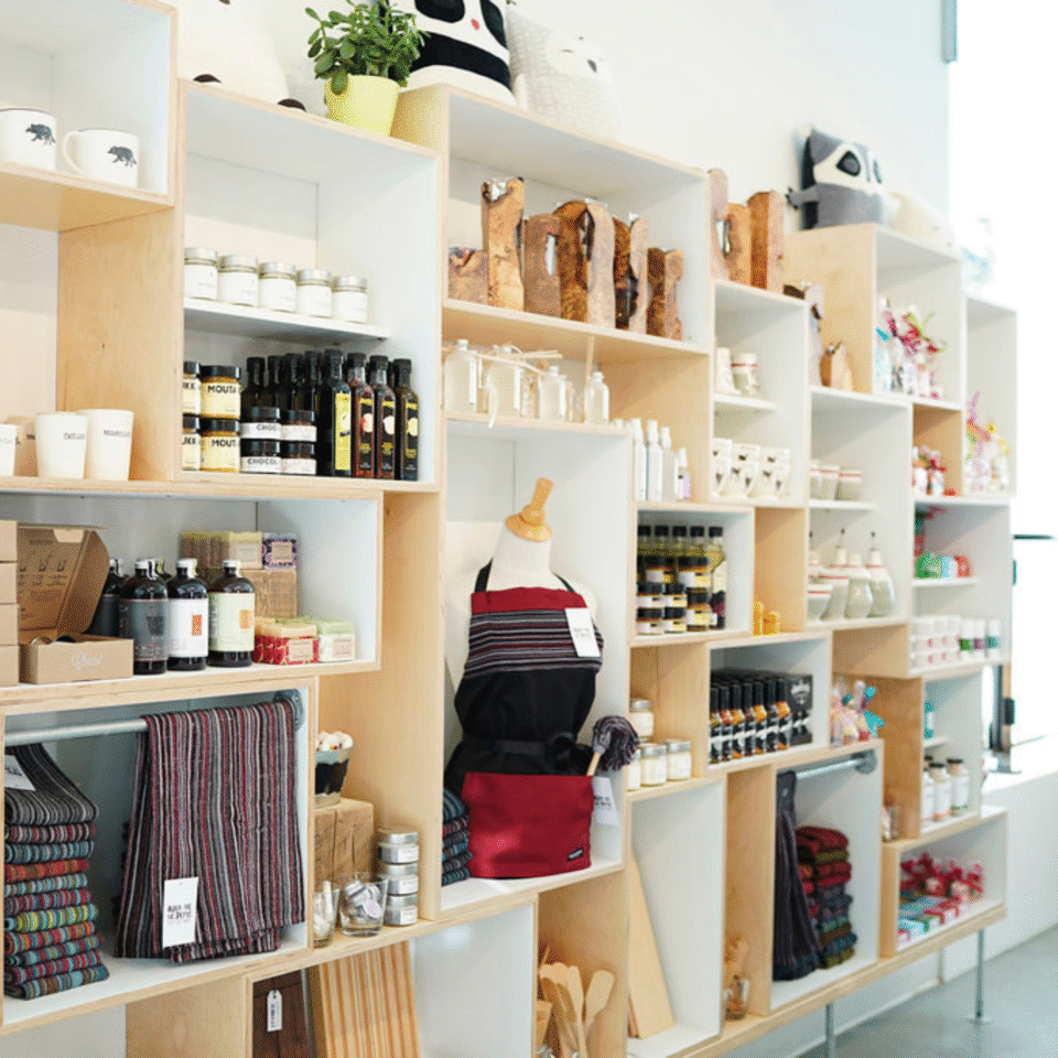 Rien ne se perd, tout se crée : un univers québécois au‑delà des vêtements