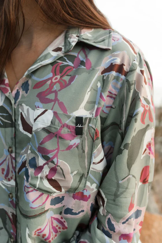 Chemise imprimée Jacqueline Fleurs sauge et rose