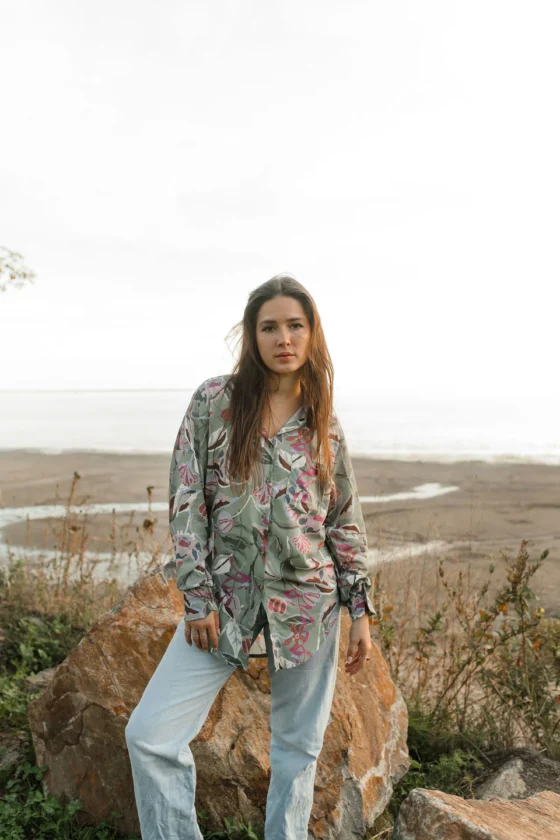 Chemise imprimée Jacqueline Fleurs sauge et rose