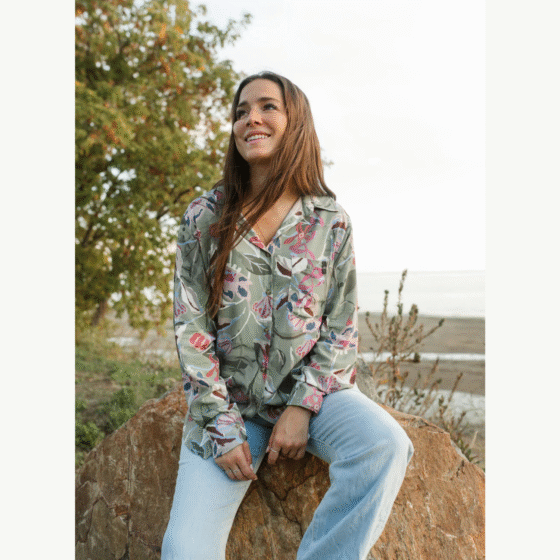 Chemise imprimée Jacqueline Fleurs sauge et rose