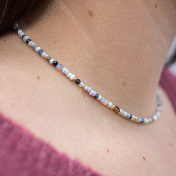 Collier de perles colorées Violet