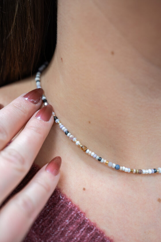 Collier de perles colorées Violet